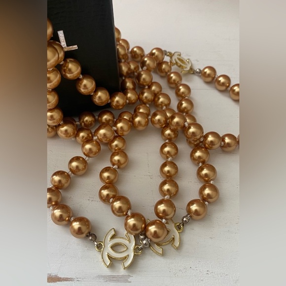 Fashion Inspired Bronze Beaded Necklace - Picture 4 of 4